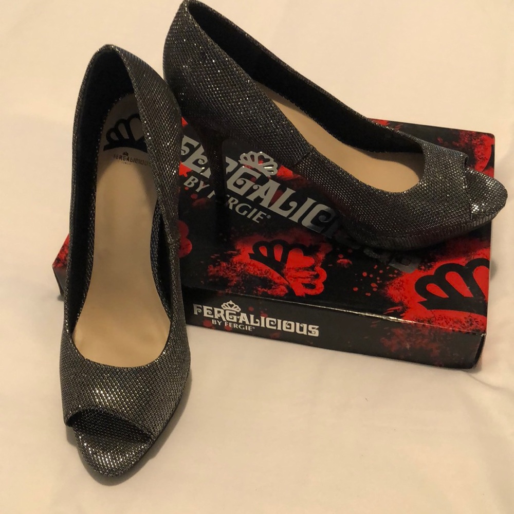 ✨HP✨ FERGALICIOUS BY FERGIE ROCKIN’ BLACK PEEP HOLE PUMPS (39)